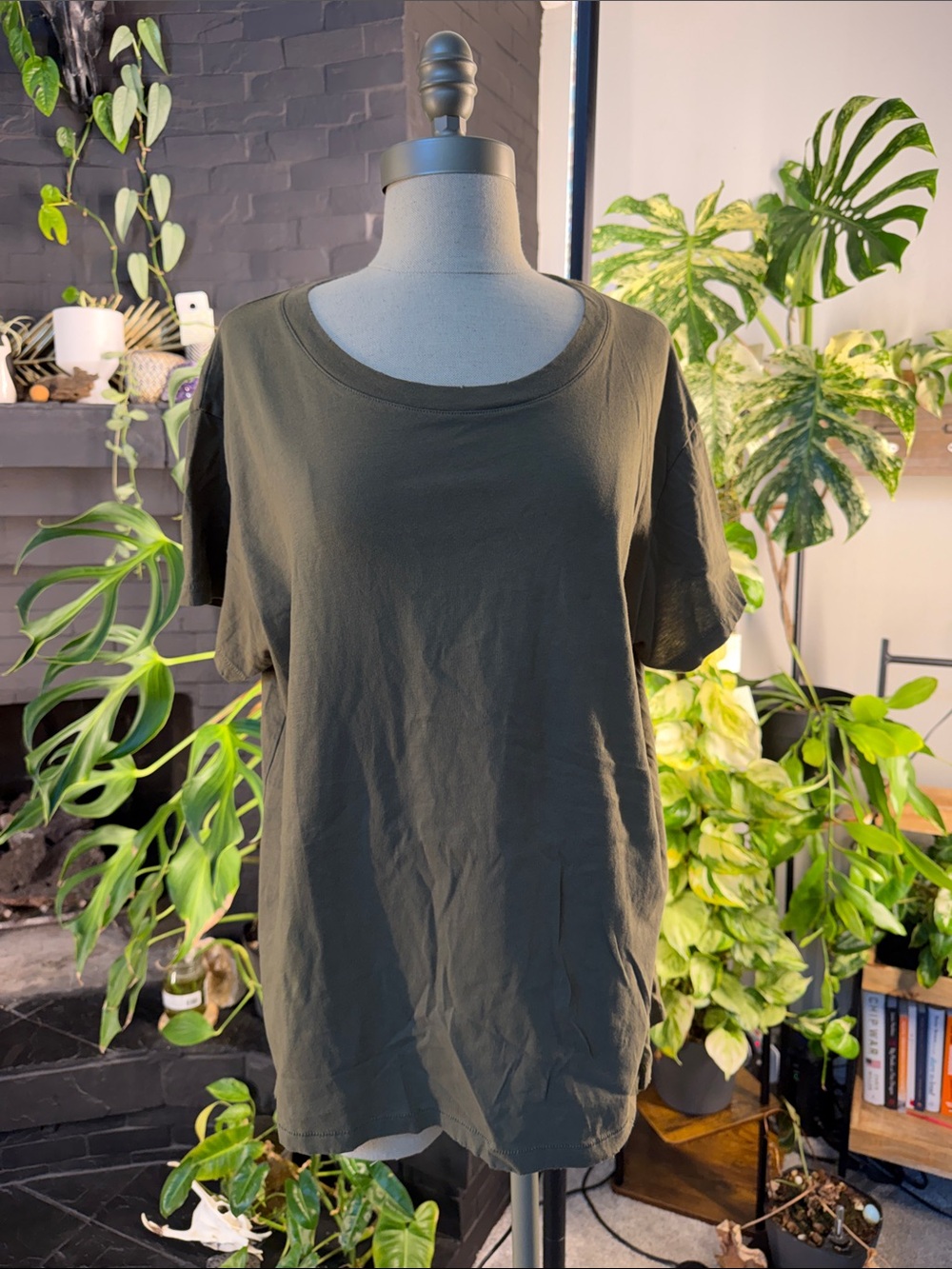 Women's Relaxed Short Sleeve Tee in Olive Green
